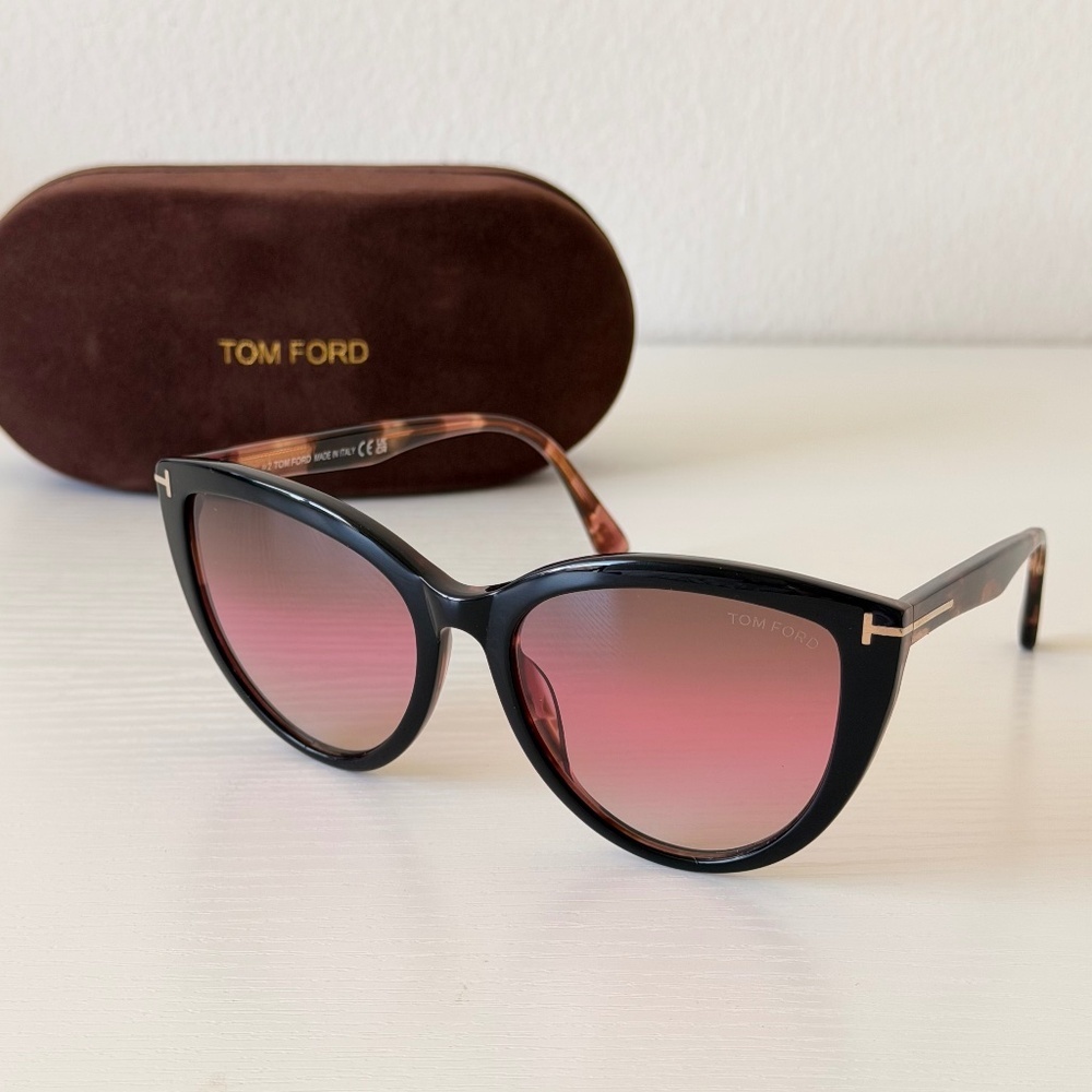New Tom Ford Sunglasses, Isabella-02 TF915 05F, Authentic